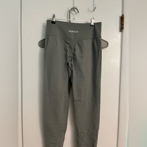 NWT Aurola Intensify 25’’ M Leggings Dark Olive brand new with tags!